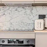 New Listing 2Br Flat, 1Min To Hampstead St