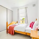 New Listing 2Br Flat, 1Min To Hampstead St
