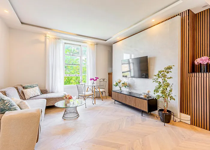 New Listing 2Br Flat, 1Min To Hampstead St