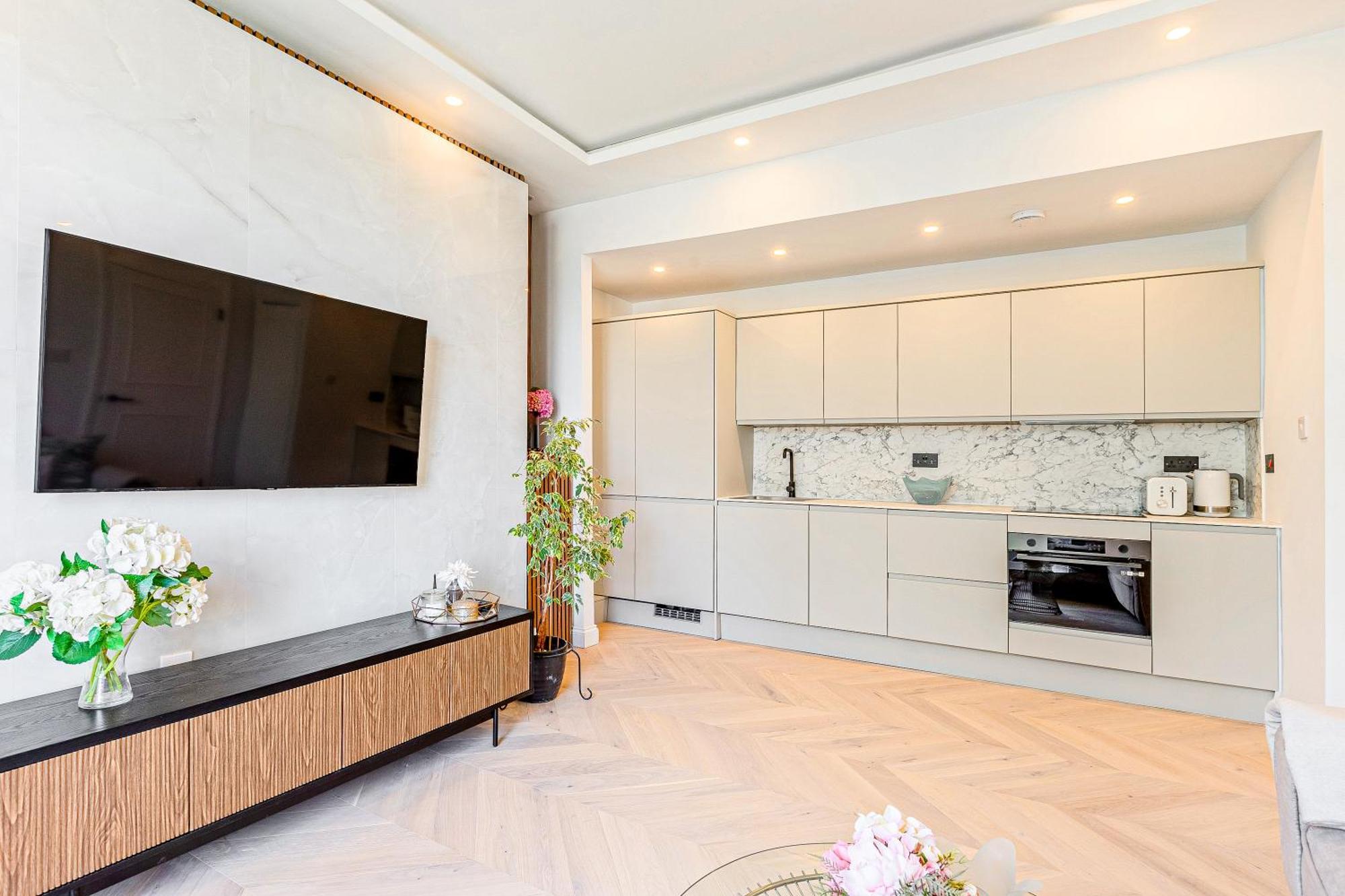 New Listing 2br Flat, 1min To Hampstead St Londra