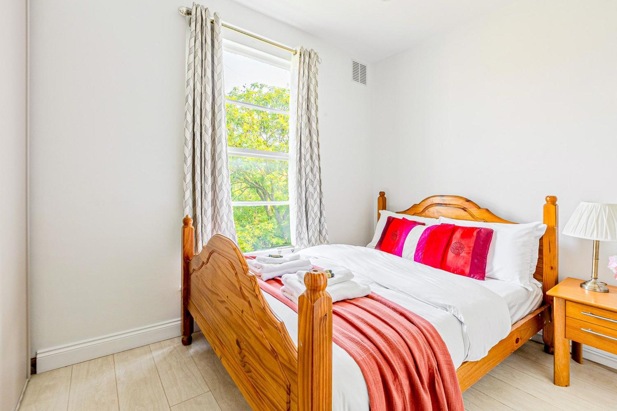 New Listing 2br Flat, 1min To Hampstead St * Londra